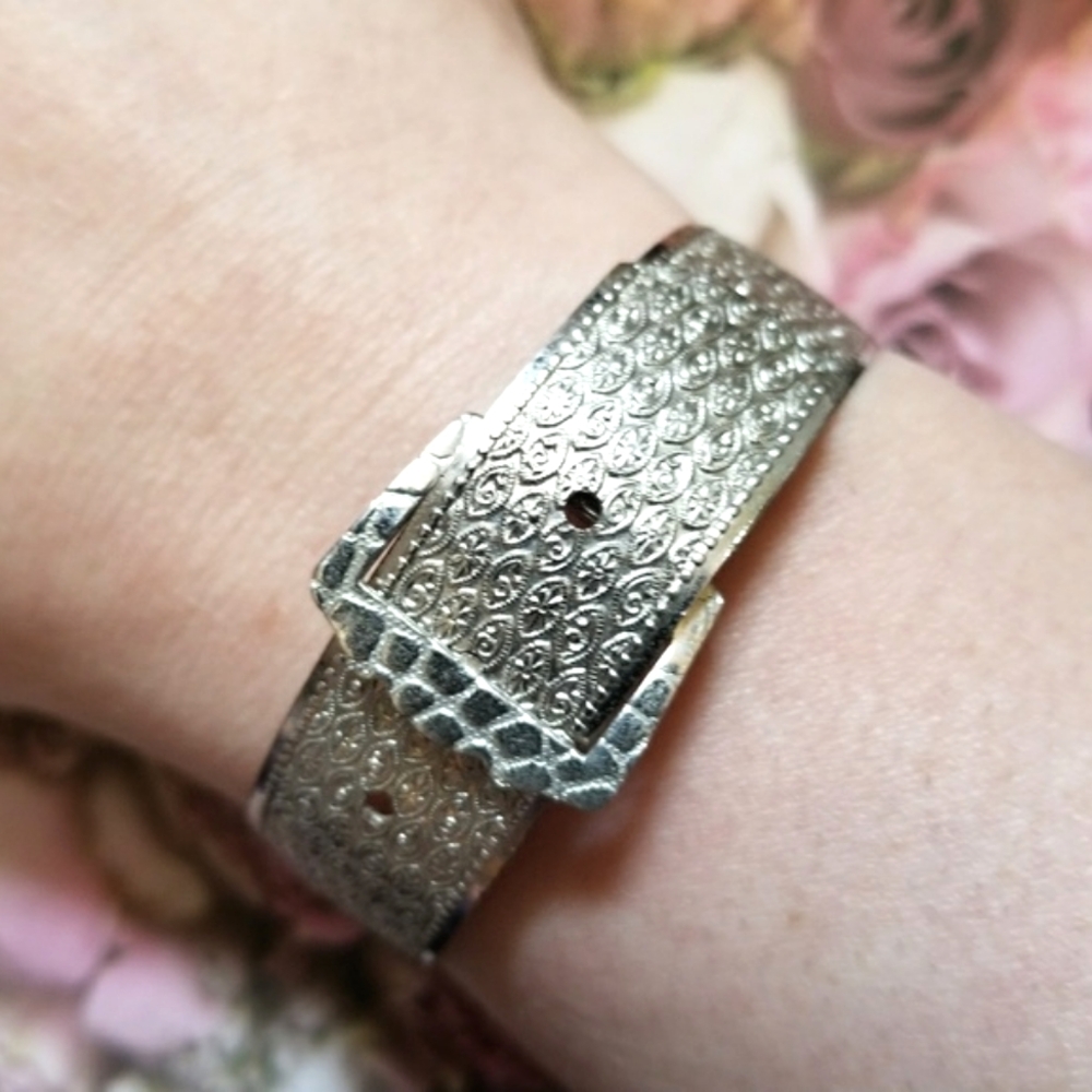 Vintage belt bracelet silver tone belt garter